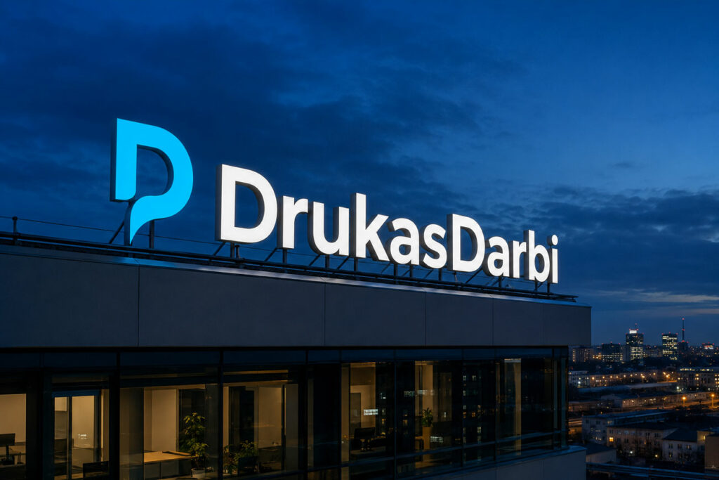 Gaismas reklama uz ekas jumta